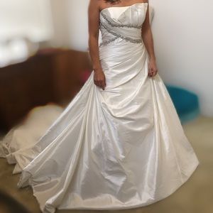 NWOT - St. Patrick Satin Taffeta Wedding Gown